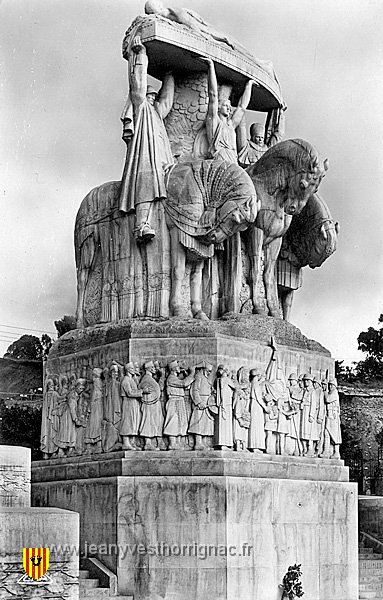 Monument aux morts français Alger.jpg - Monument aux Morts Français