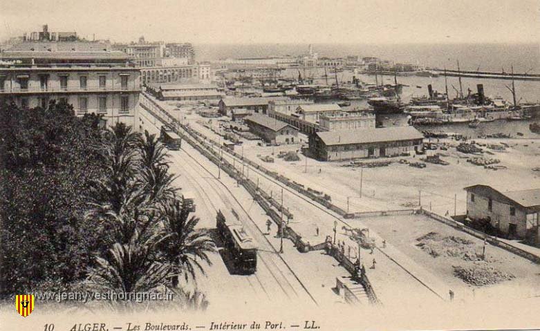 les boulevards.jpeg - Les Boulevards et l'intérier du port