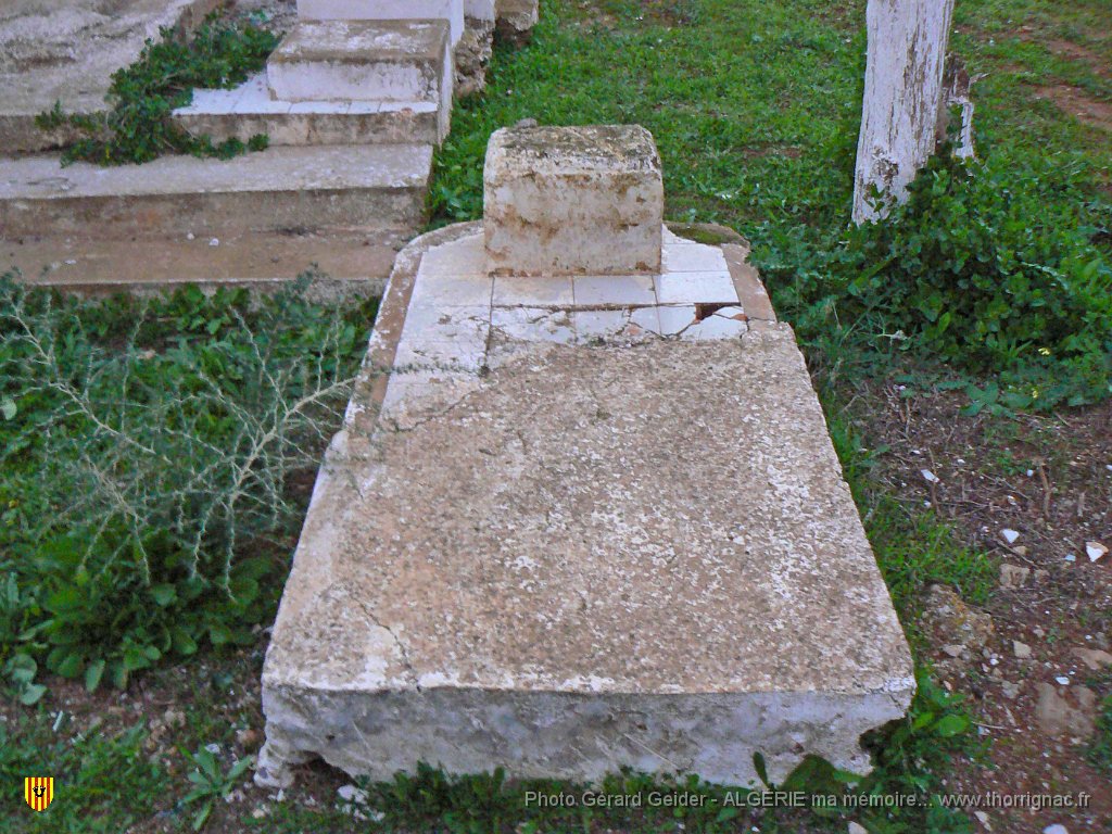 197 tombe Yvette.jpg - Cimetière de Fornaka. 