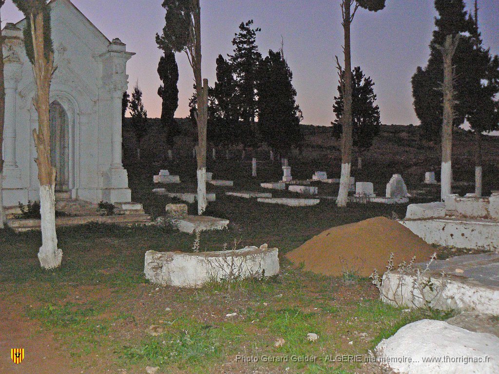 201.jpg - Cimetière de Fornaka.