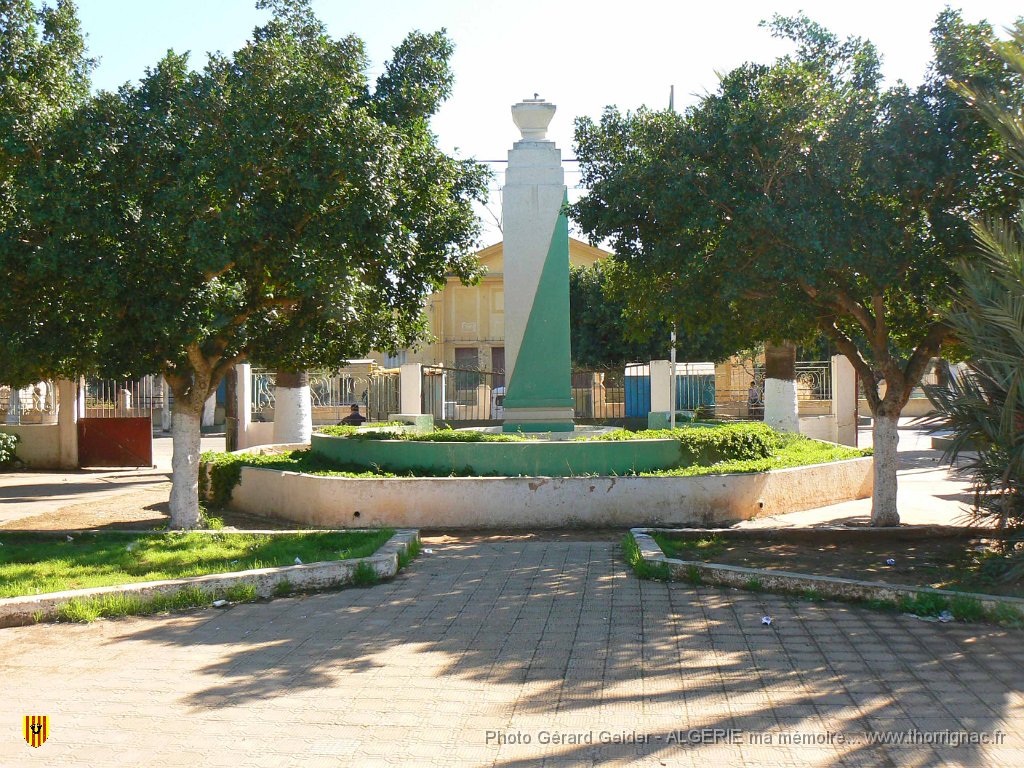 261.jpg - L'ancien monument aux Morts.
