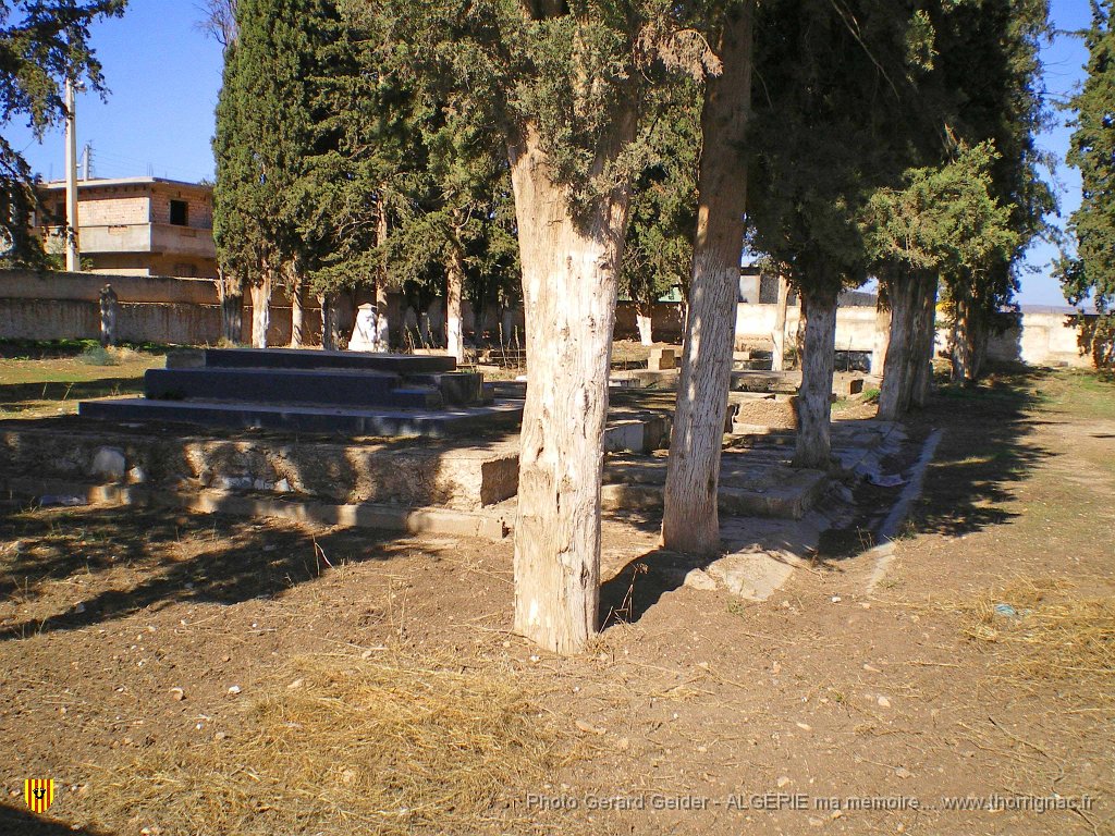 011a cimetiere Lavayssiere.JPG - Le cimetière de Lavayssière.