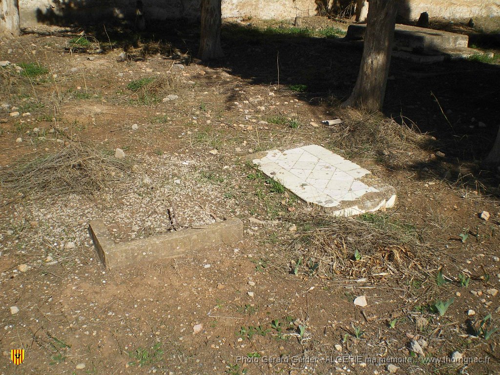 012f.JPG - Le cimetière de Lavayssière.