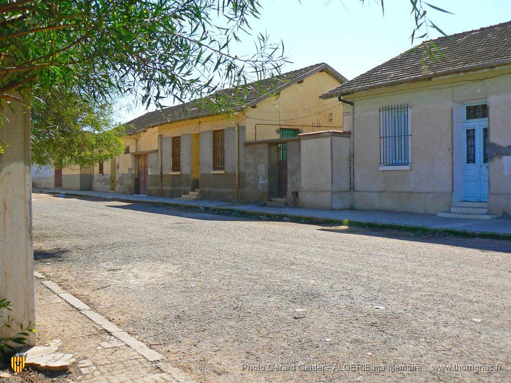 017a les ecoles.jpg - Les écoles.