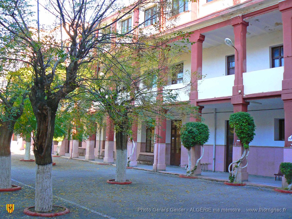 205.jpg - Le lycée Lavoisier.