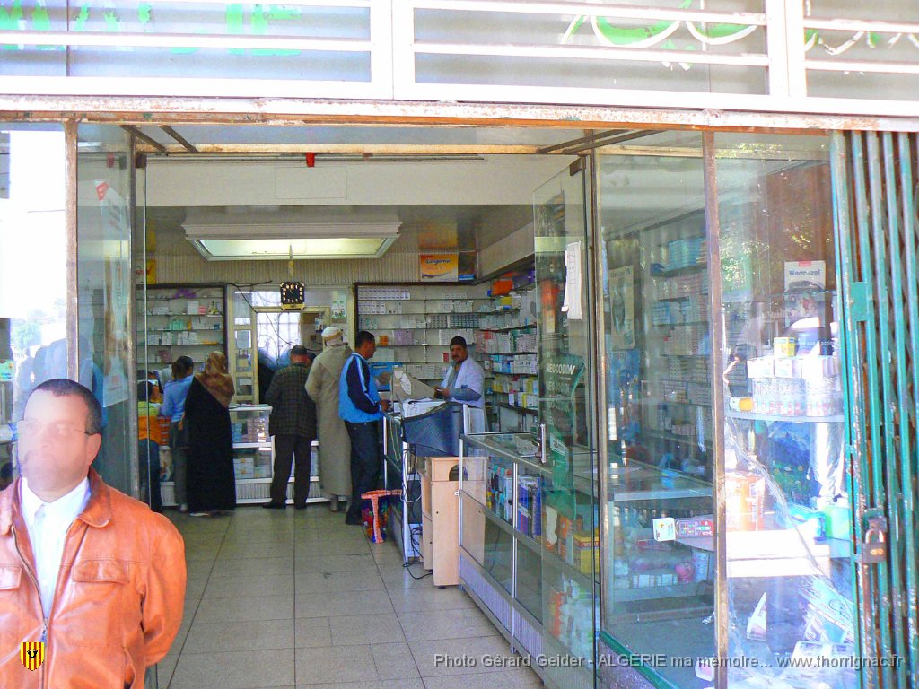 236 pharma guillemaud.jpg - La pharmacie Guillemaud.