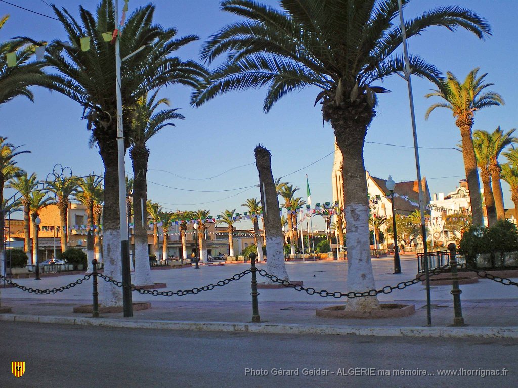 500.JPG - Rio-Salado. La place.