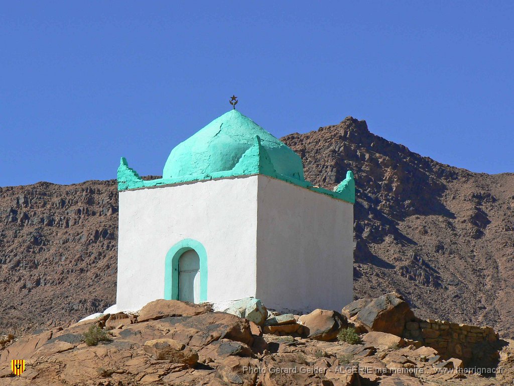 351 a la sortie de moghah.jpg - Marabout à la sortie de Moghah.