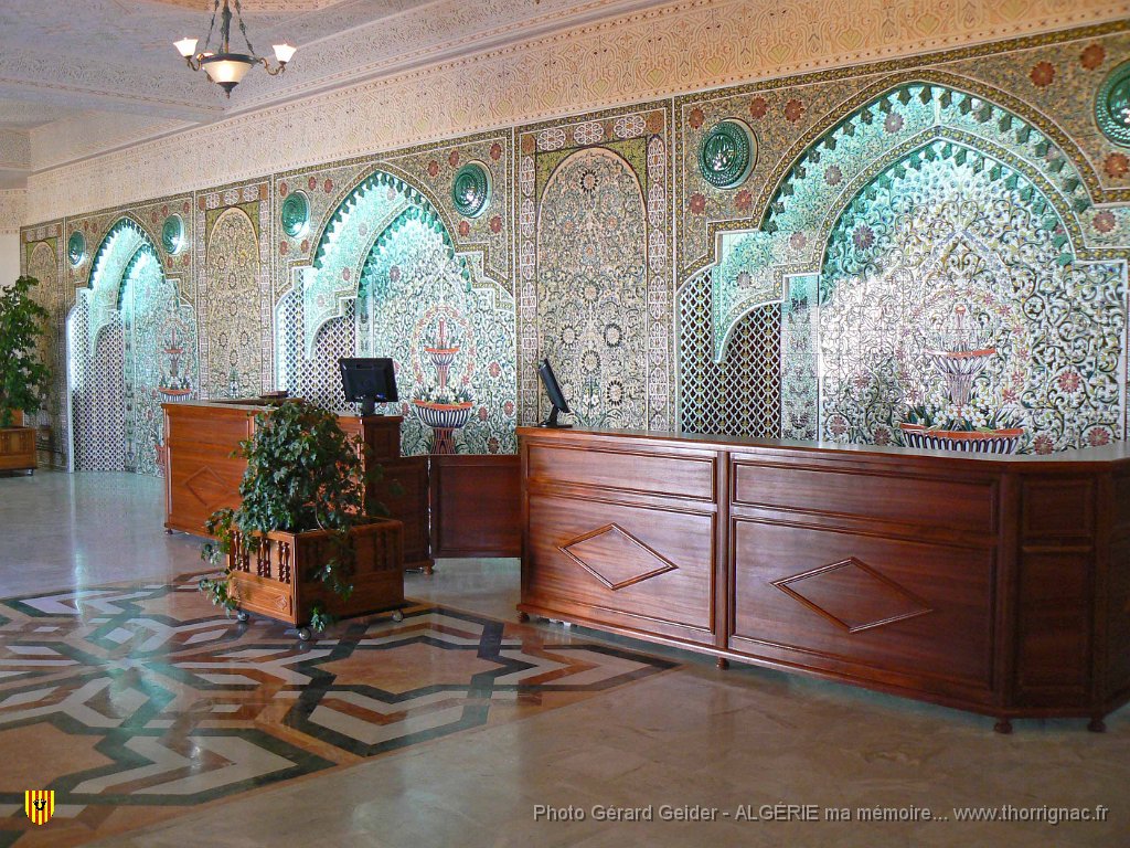 295  l entree.jpg - L'auditorium de la fac. L'entrée.