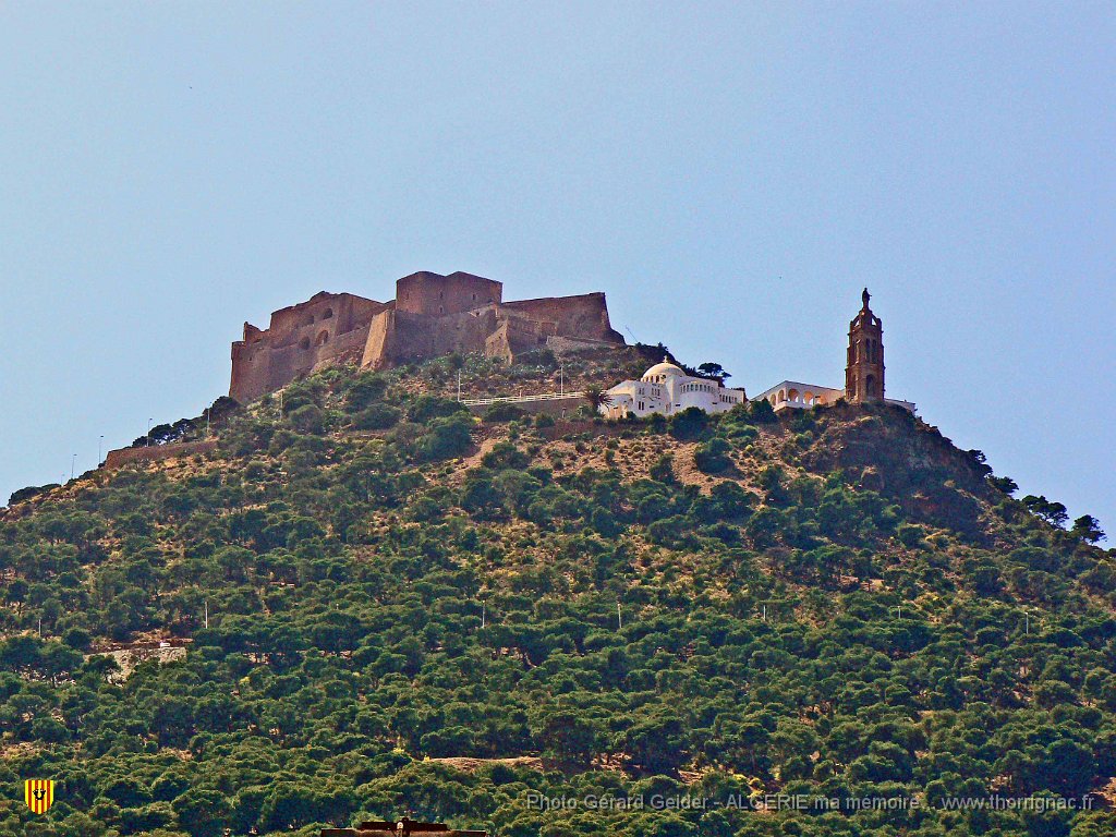 104.JPG - Oran. Santa-Cruz. La basilique et le fort.