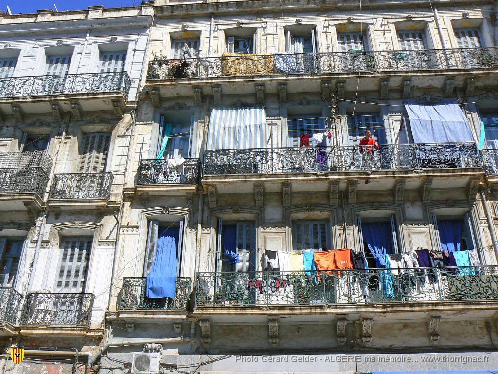 105 facades.JPG - Oran. L'état d'une façade.