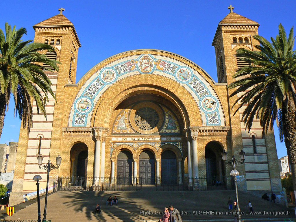 108 la cathedrale bibio.JPG - L'ancienne cathédrale devenue une bibliothèque.