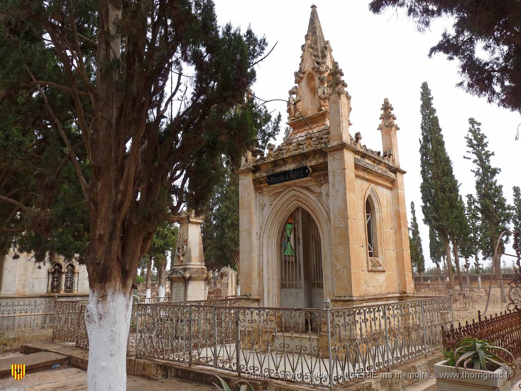 047 tombeau roux.JPG - Cimetière d'Hammam-Bou-Hadjar. Le tombeau famille Roux.