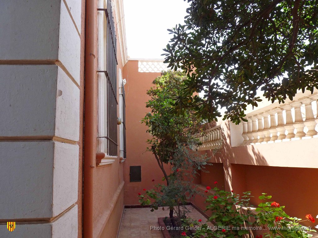 009 droit.JPG - La maison Ramond à Rivoli. Côté droit.