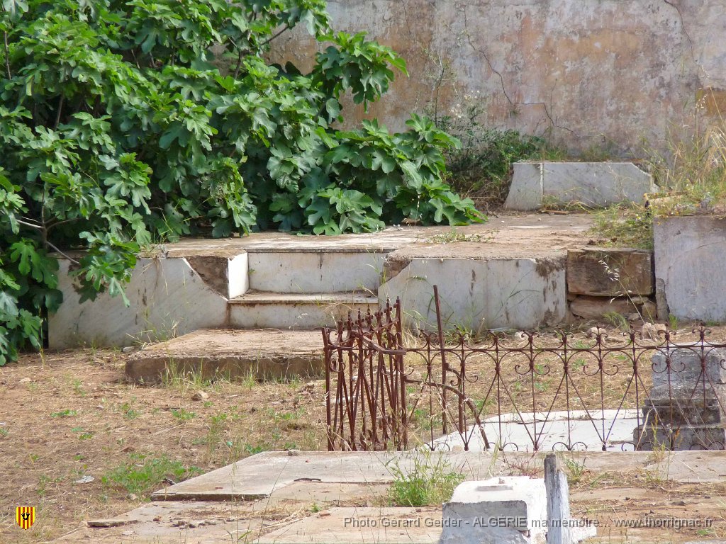 014 tombe a Rivoli.JPG - Le cimetière de Rivoli.
