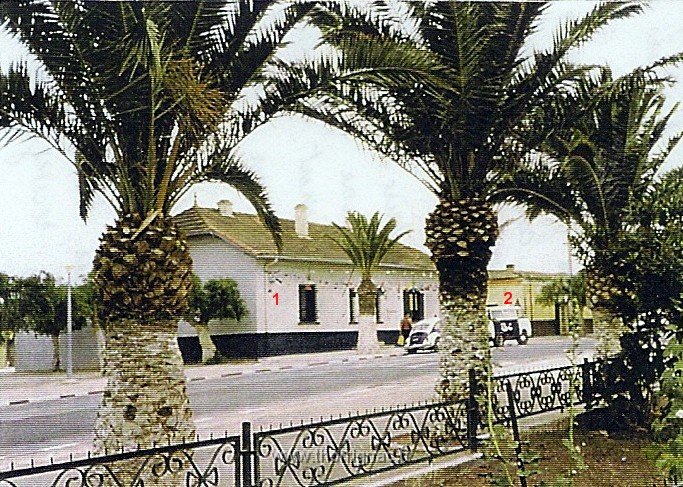 Habitation aujourd hui.jpg - N° 1 : L'ancienne Poste - N° 2 : L'ancienne épicerie Mimoun Touati.