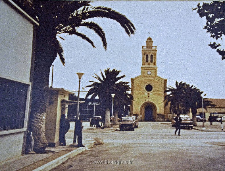 Hennaya mai 1984.JPG - Hennaya, mai 1984 et ce qui reste de l'église. (photo famille Roland Portalès)