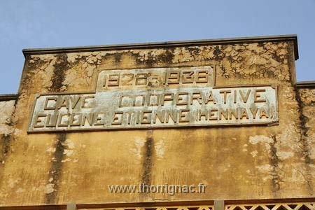 cave cooperative.jpg - Le fronton de la cave coopérative