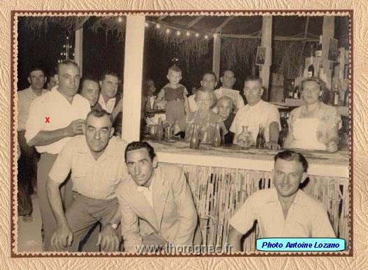 img 12.jpg - Hennaya. Fête du village dans les années 1950 (à confirmer). Antoine Lozano père est marqué par une croix rouge.