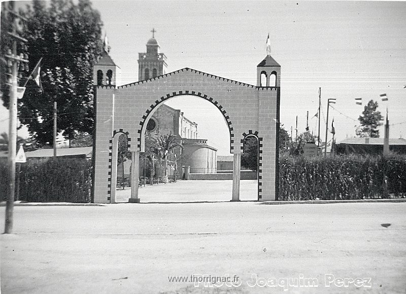 Henna001 copie.jpg - La fête annuelle d'Hennaya dans les années 1940.