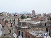 Photo prise du 1 rue Deligny où on aperçoit les casernes et la cité Lescure (bâtiments roses)