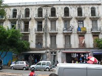 Le 46, boulevard de Mascara. Il y avait la pharmacie Bensadoun et la droguerie Figari