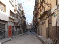 Rue de la Révolution, côté place du colonel Bendaoud près de l'église Saint André