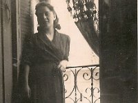 Au balcon, famille Cerda, N° 13 rue Adolphe Cousin