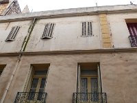 Au dernier étage, les 3 fenêtres où habitaient les familles Serrano et Wéghaus.