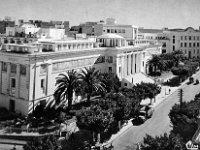 Le Palais des Beaux-Arts et à droite le lycée Ardaillon