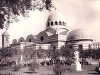 L'Abside de la cathédrale et les jardins du squre Garbe