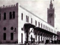 Les calèches-taxi devant la gare d'Oran