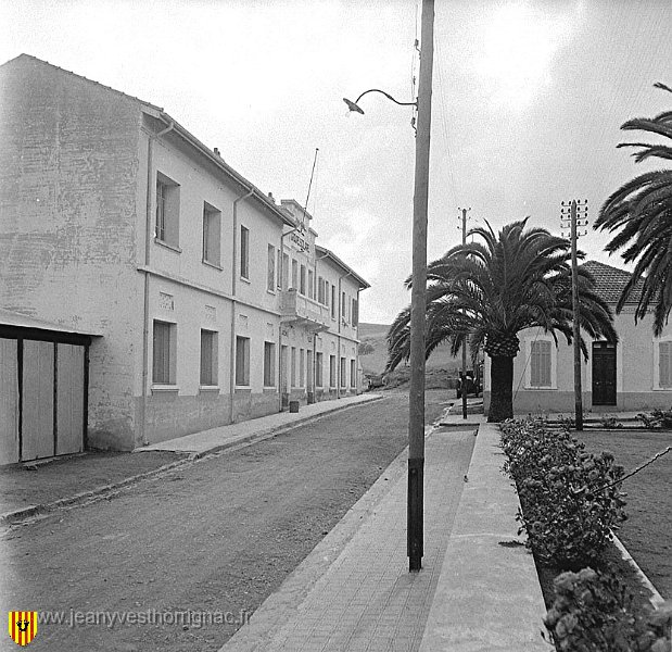 AinkialEcole.jpg - L'école