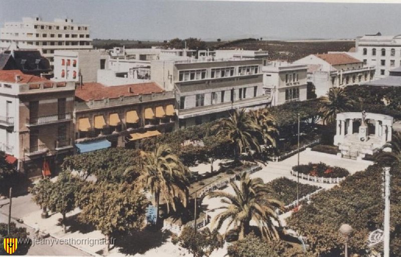 la place et le monument aux morts.jpg - La Place et le Monument aux morts