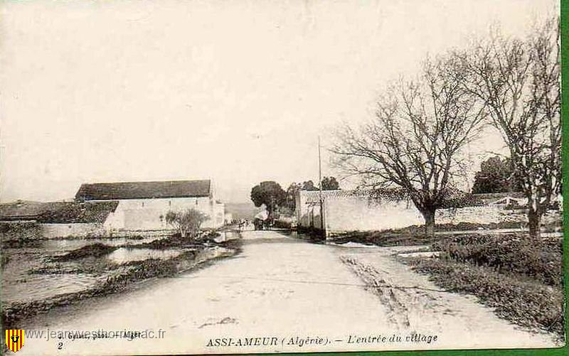 55958168.jpg - L'entrée du village