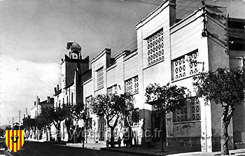 le marche et la salle des fetes.jpg - Le marché et la salle des fêtes