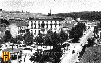 La place et le grand hotel d Orient.jpg - La place et le Grand Hôtel d'Orient