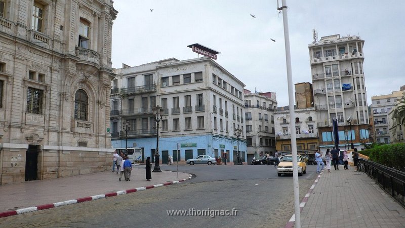 18.JPG - Maison Darmon Boulevard Joffre à gauche et rue de la Révolution - 2010 