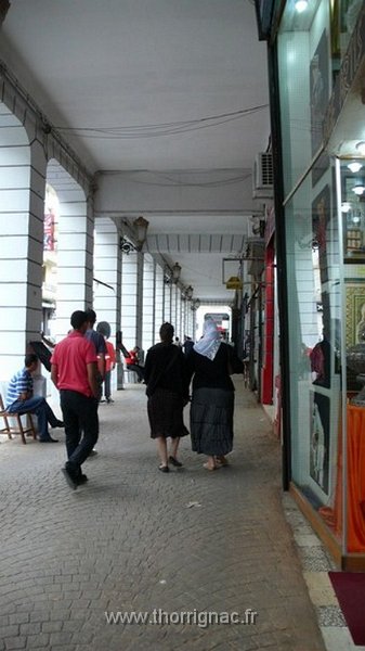 19.jpg - Les arcades de la rue d'Arzew