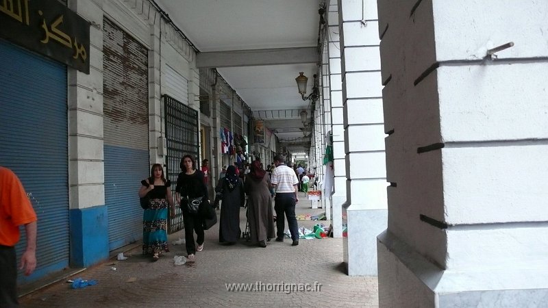 2.JPG - Rue d'Arzew et les arcades