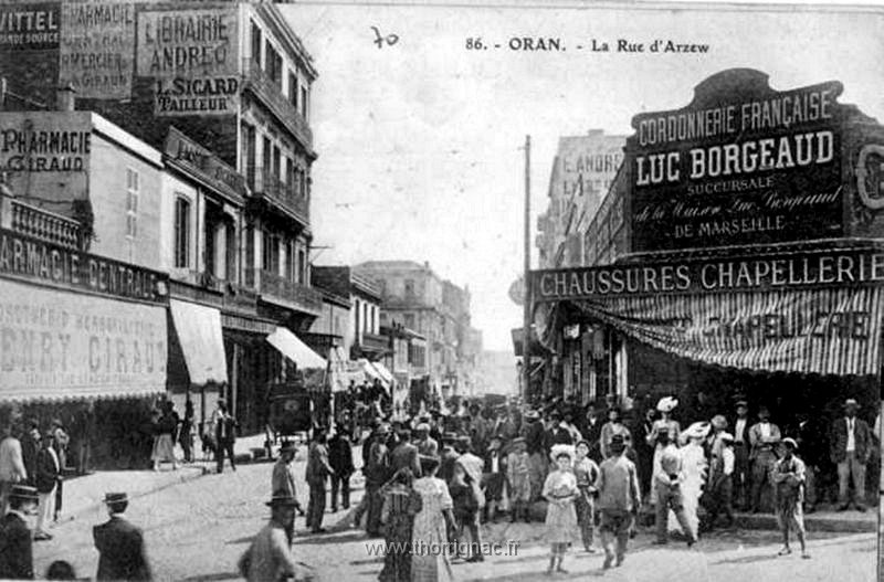46.jpg - La foule, rue d'Arzew en 1900