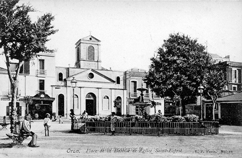 83.jpg - Place de la Bastille et l'église Saint-Esprit