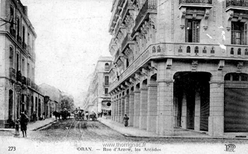 93.jpg - Rue d'Arzew et les arcades