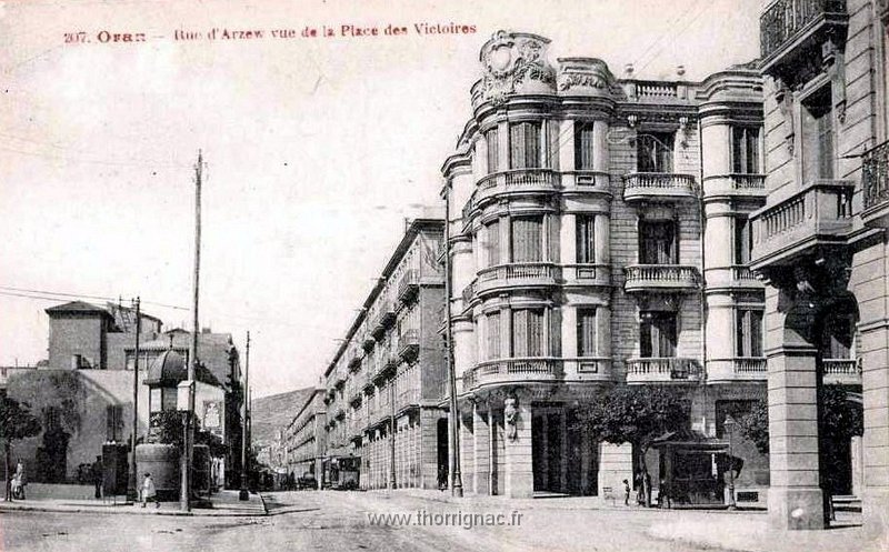 95.jpg - Rue d'Arzew vue de la Place des Victoires