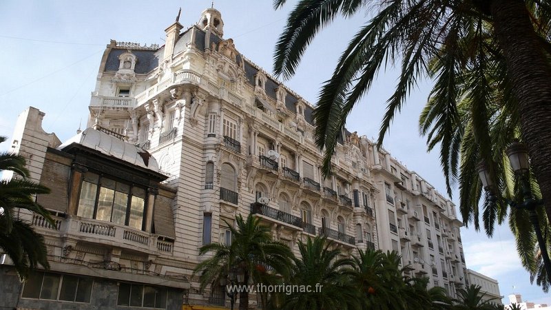 108.JPG - Immeuble, boulevard Galliéni - 2010