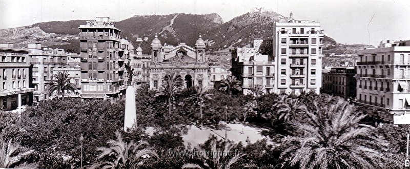 130.jpg - Place Foch et le grand théâtre