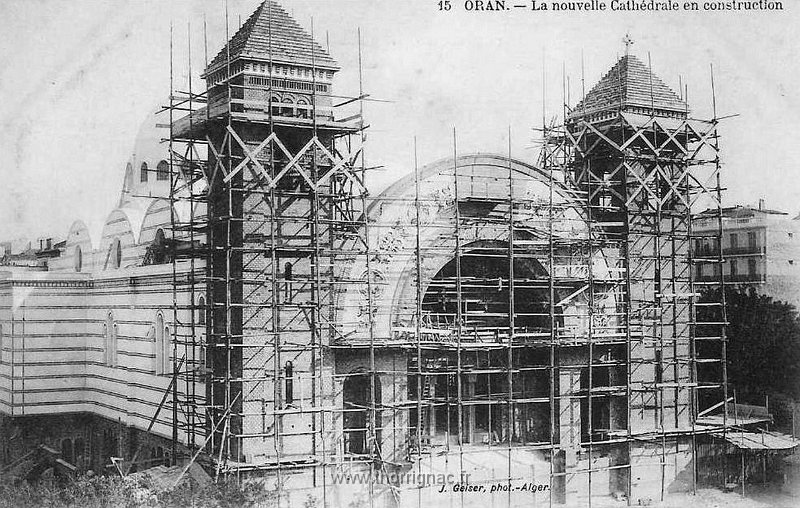 155.jpg - La cathédrale en construction