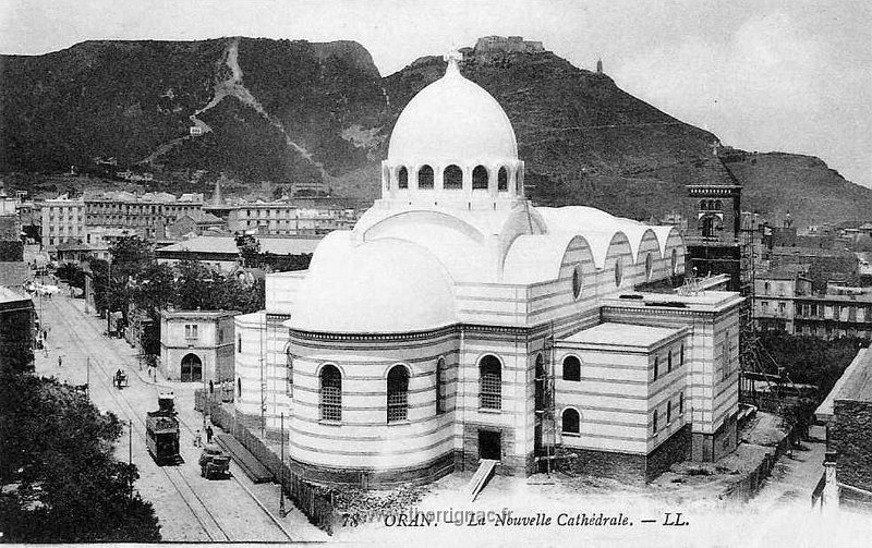 156.jpg - La cathédrale en construction