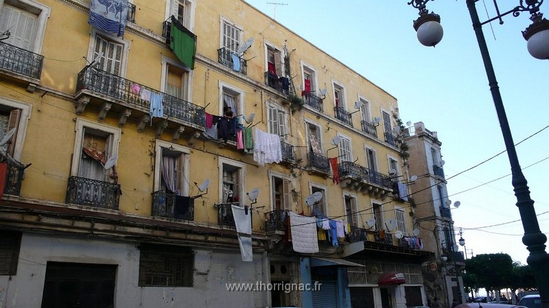176.JPG - Façade d'immeuble, place de la République - 2010