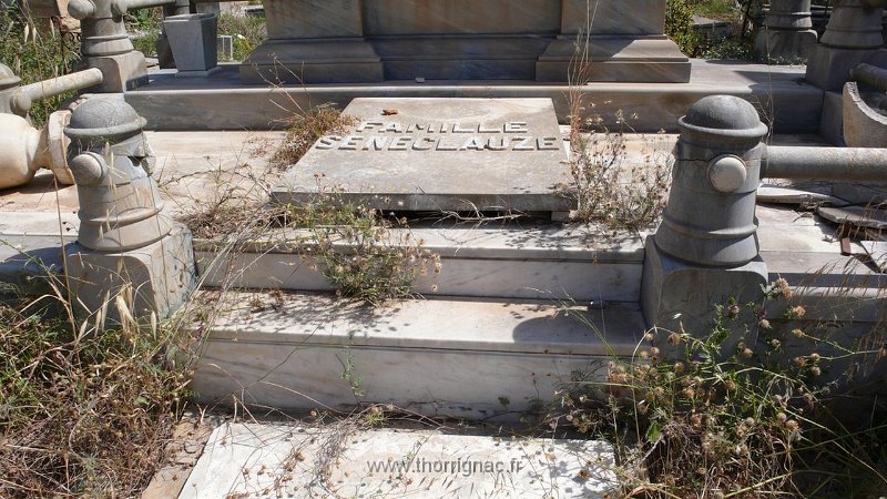 246.jpg - Cimetière Tamazouet - Le caveau Seneclause - 2010